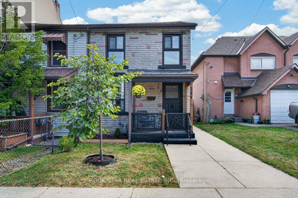 244 EMERALD STREET N Property Photo 1