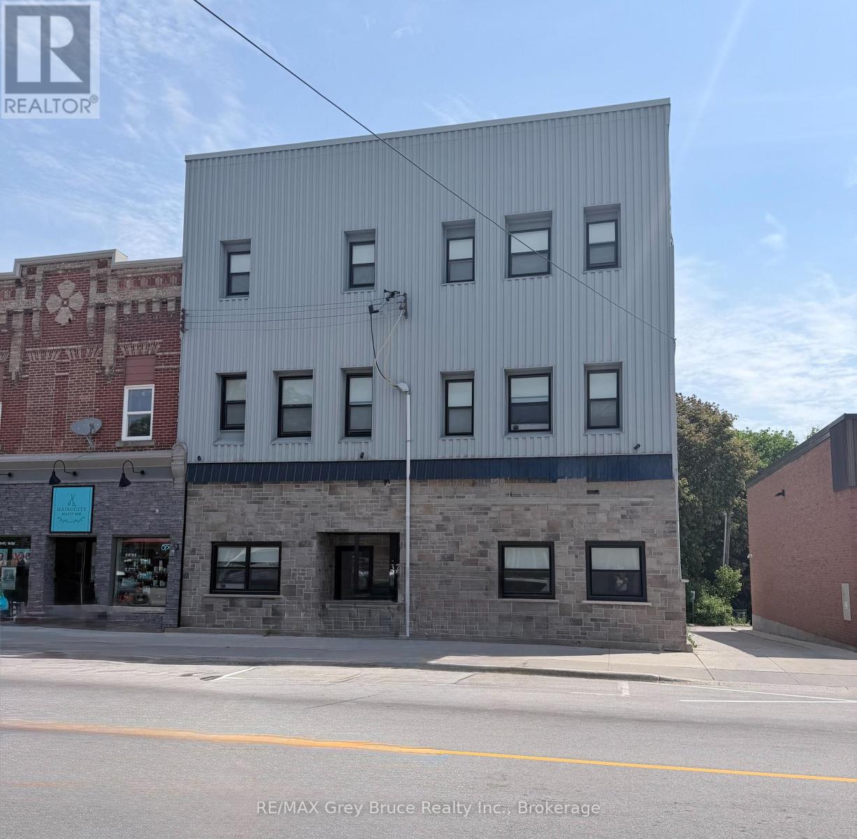 UNIT 3 - 39 1ST AVENUE S Property Photo 1
