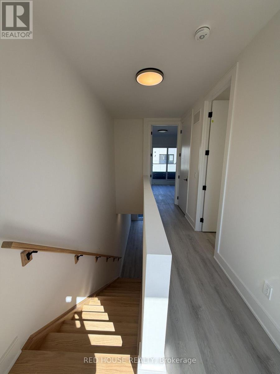 240 Ellis Avenue Property Photo 18