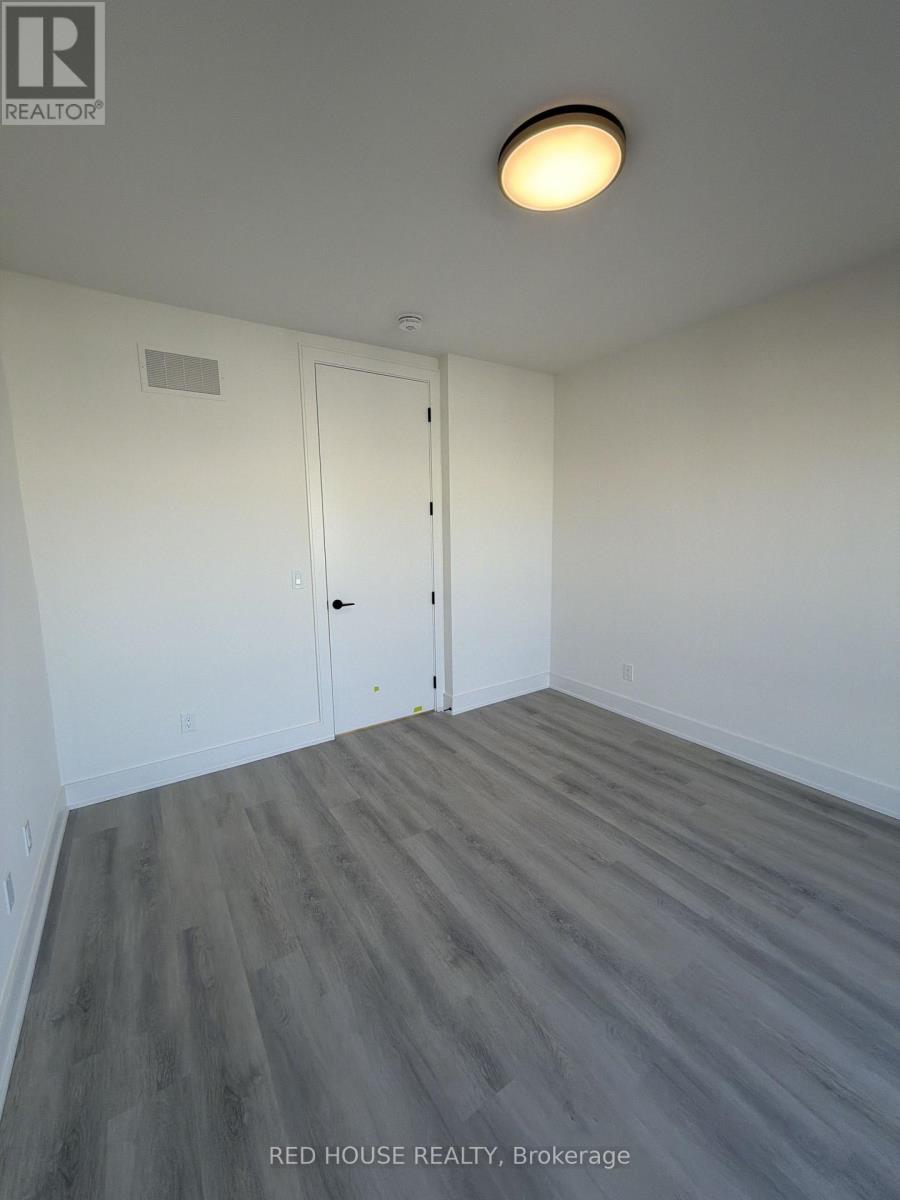 240 Ellis Avenue Property Photo 20