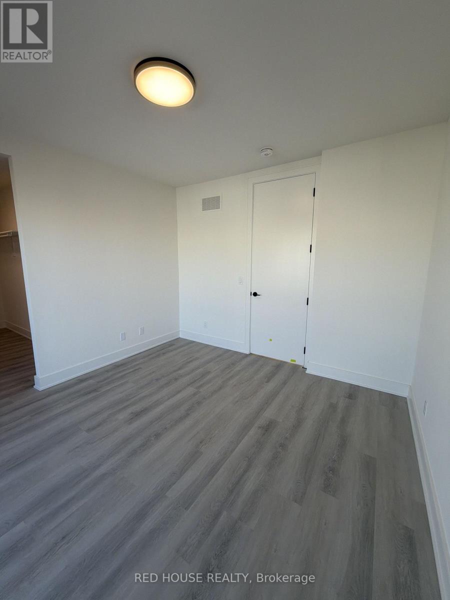 240 Ellis Avenue Property Photo 22