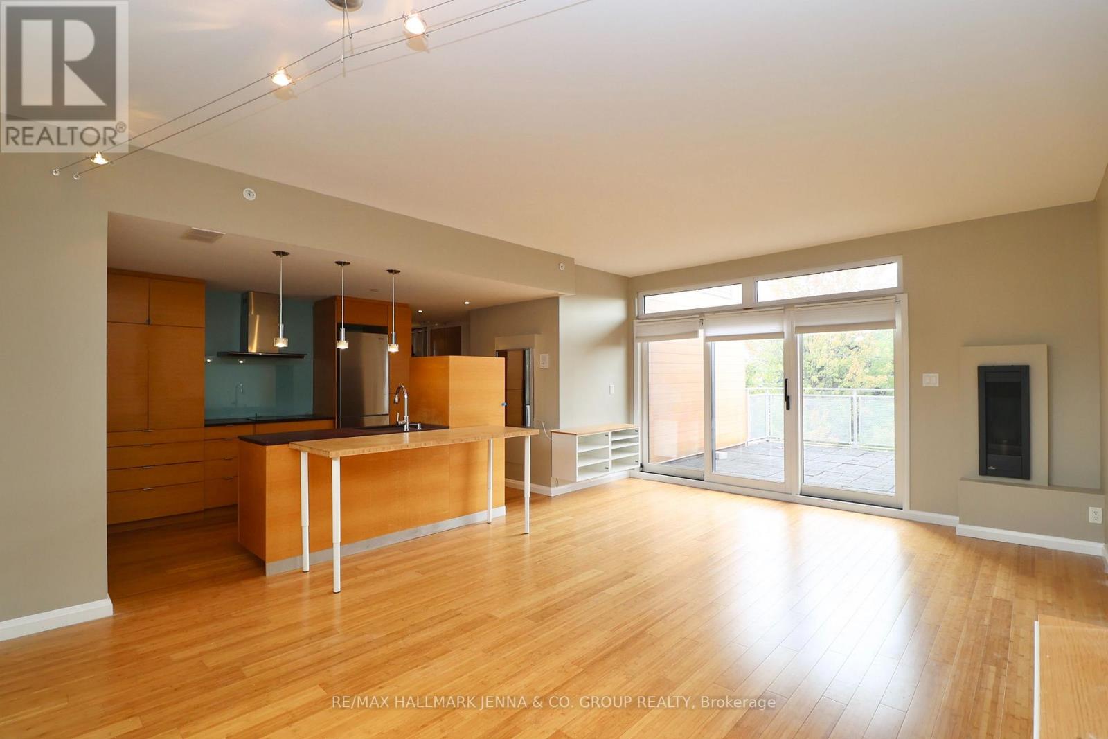 3 - 331 Osgoode Street Property Photo 6