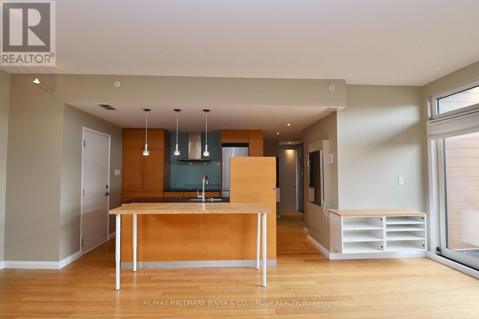 3 - 331 Osgoode Street Property Photo 9