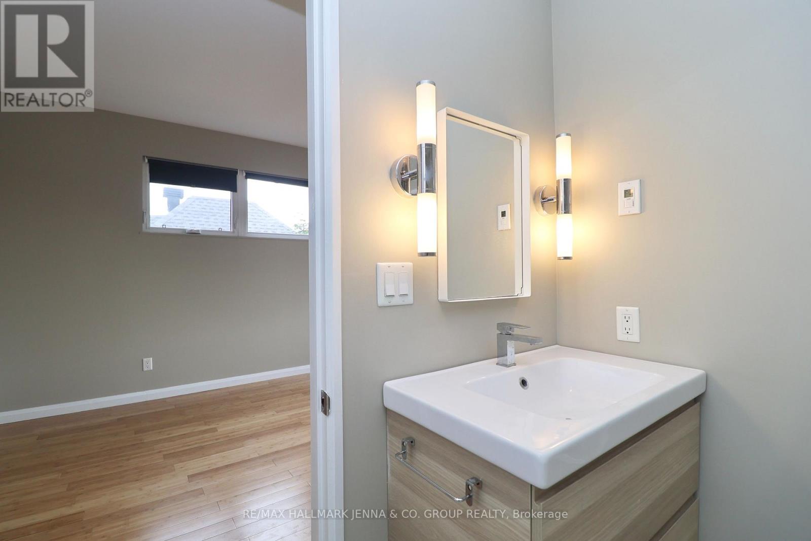 3 - 331 Osgoode Street Property Photo 16