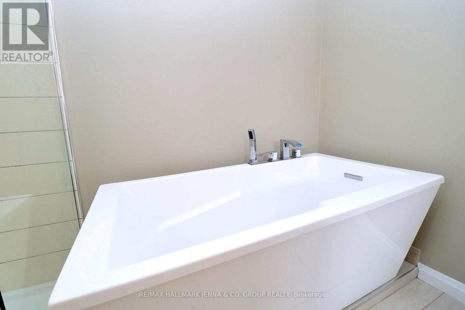 3 - 331 Osgoode Street Property Photo 17