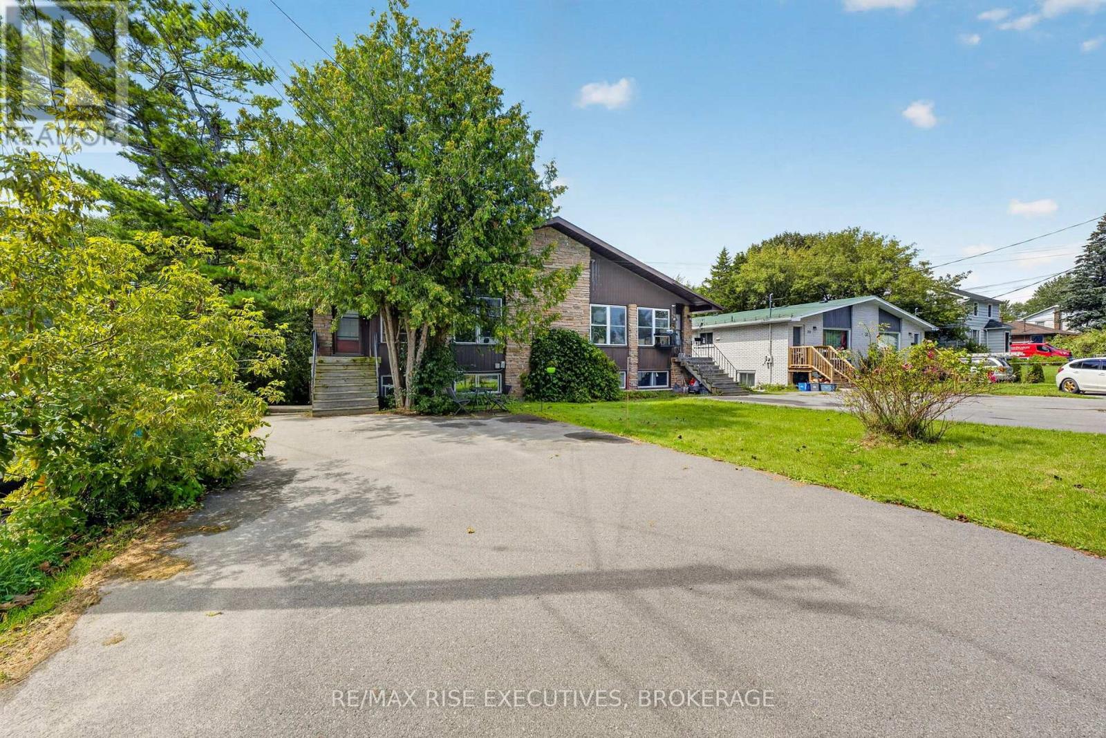 33 Montgomery Boulevard Property Photo 2