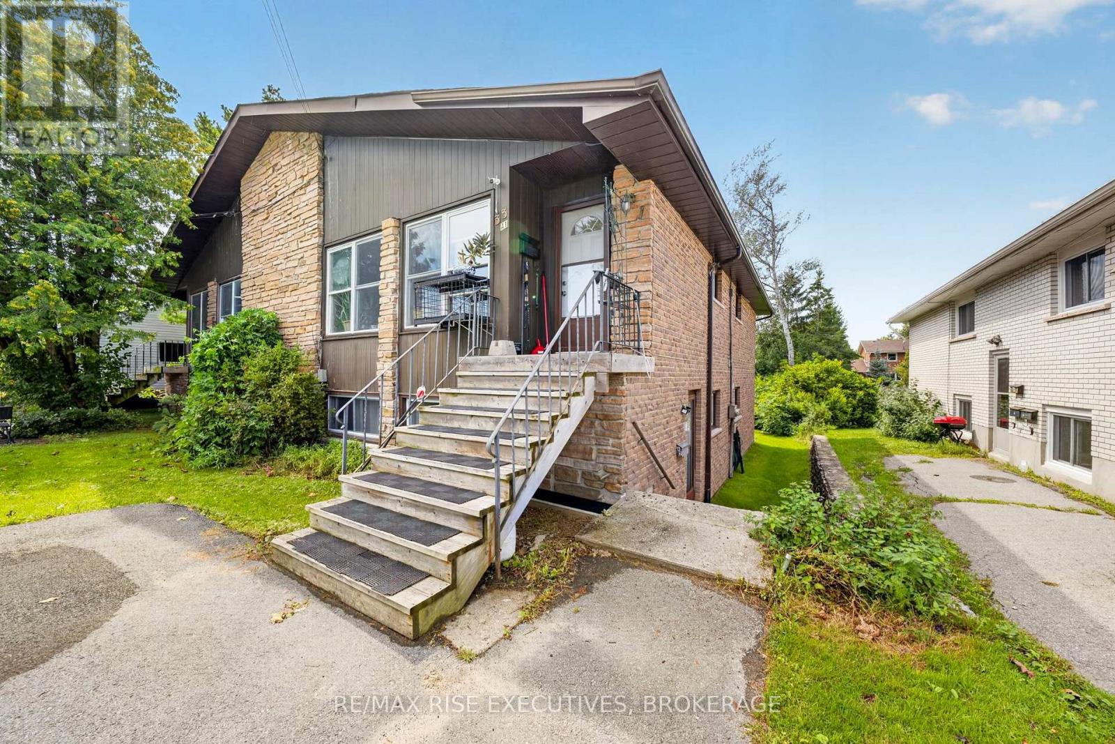 33 Montgomery Boulevard Property Photo 3