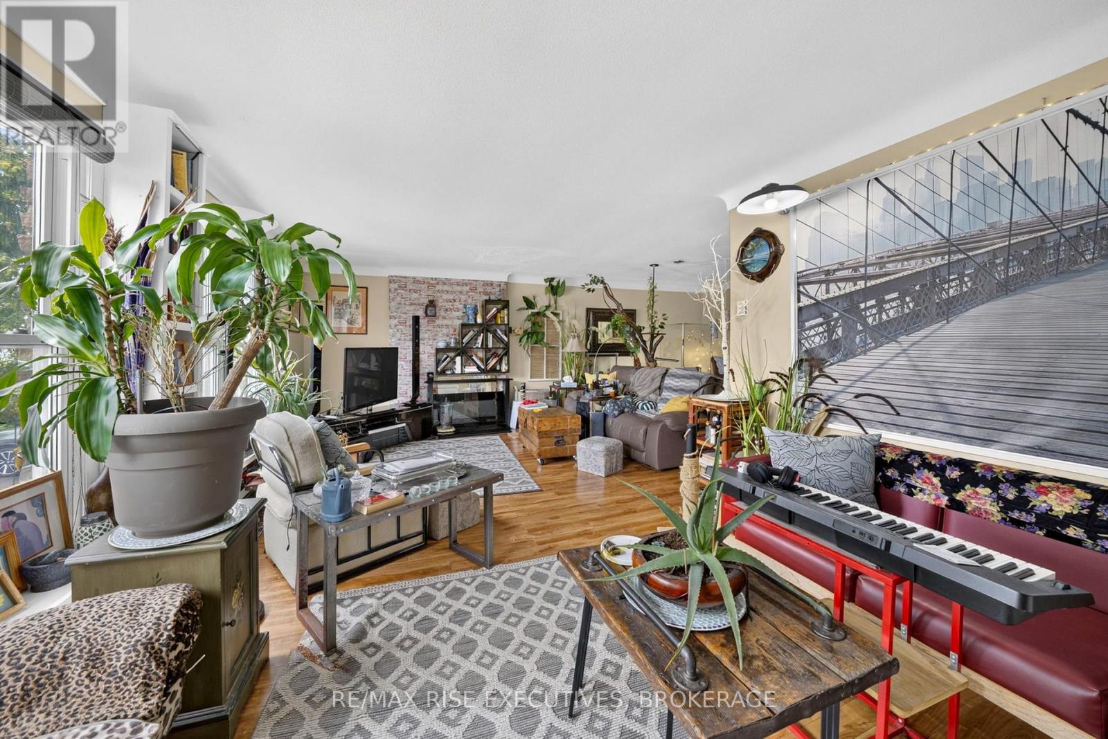 33 Montgomery Boulevard Property Photo 4