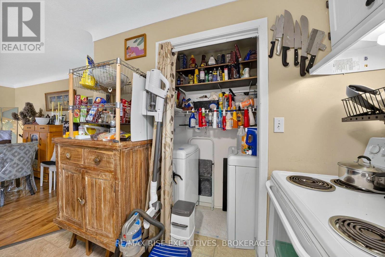 33 Montgomery Boulevard Property Photo 8