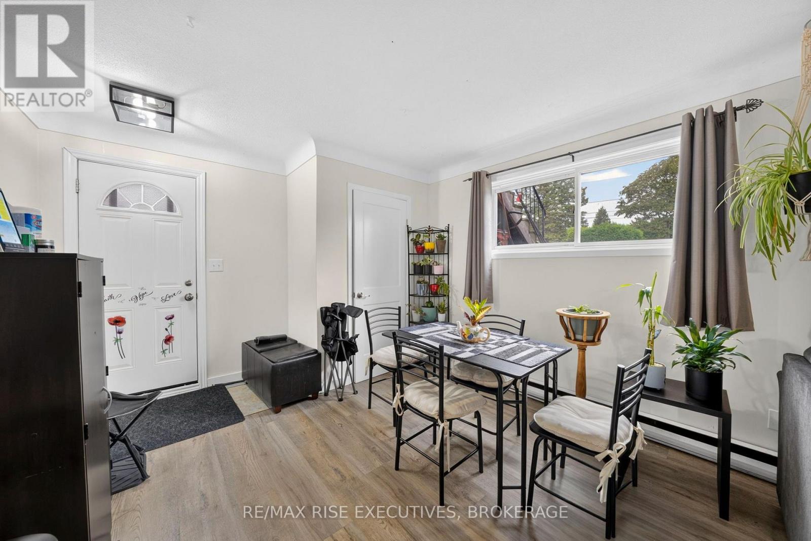 33 Montgomery Boulevard Property Photo 15