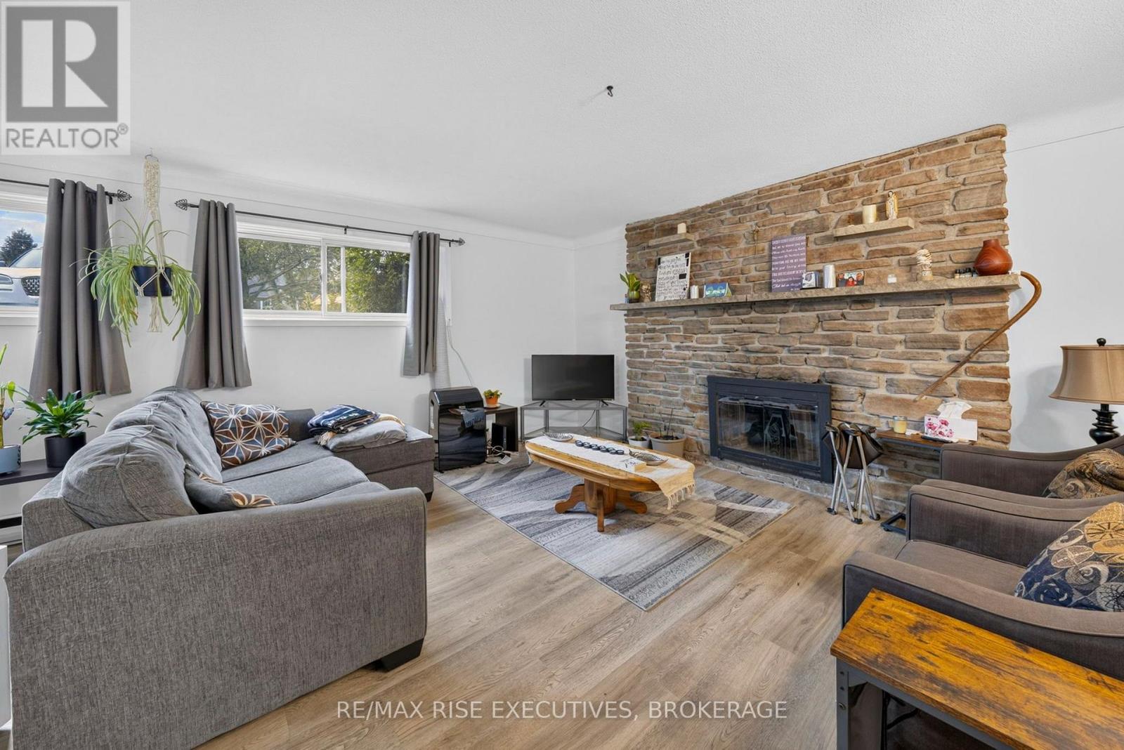 33 Montgomery Boulevard Property Photo 16
