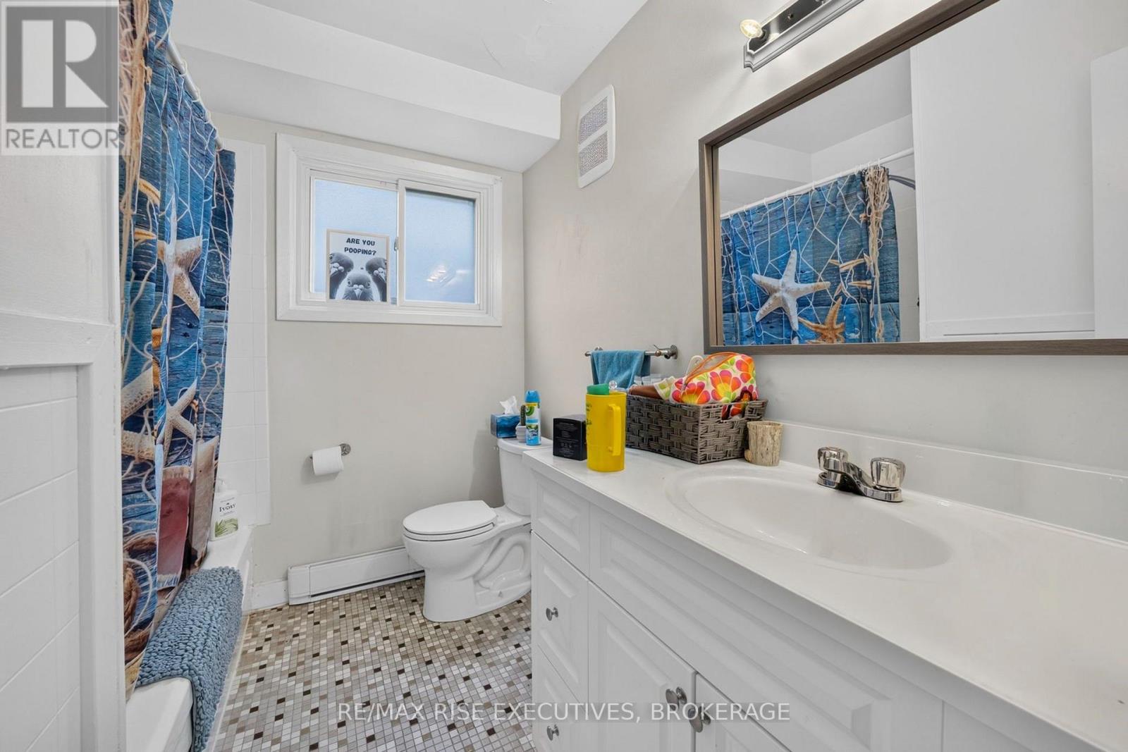 33 Montgomery Boulevard Property Photo 20