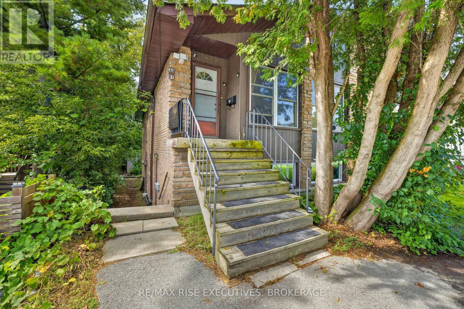 33 Montgomery Boulevard Property Photo 23
