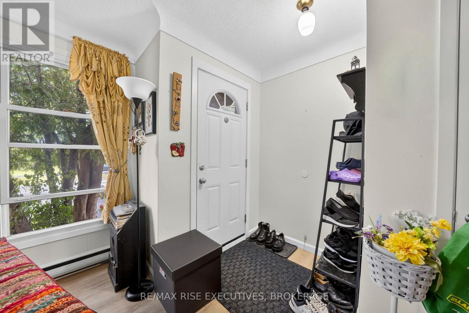 33 Montgomery Boulevard Property Photo 24