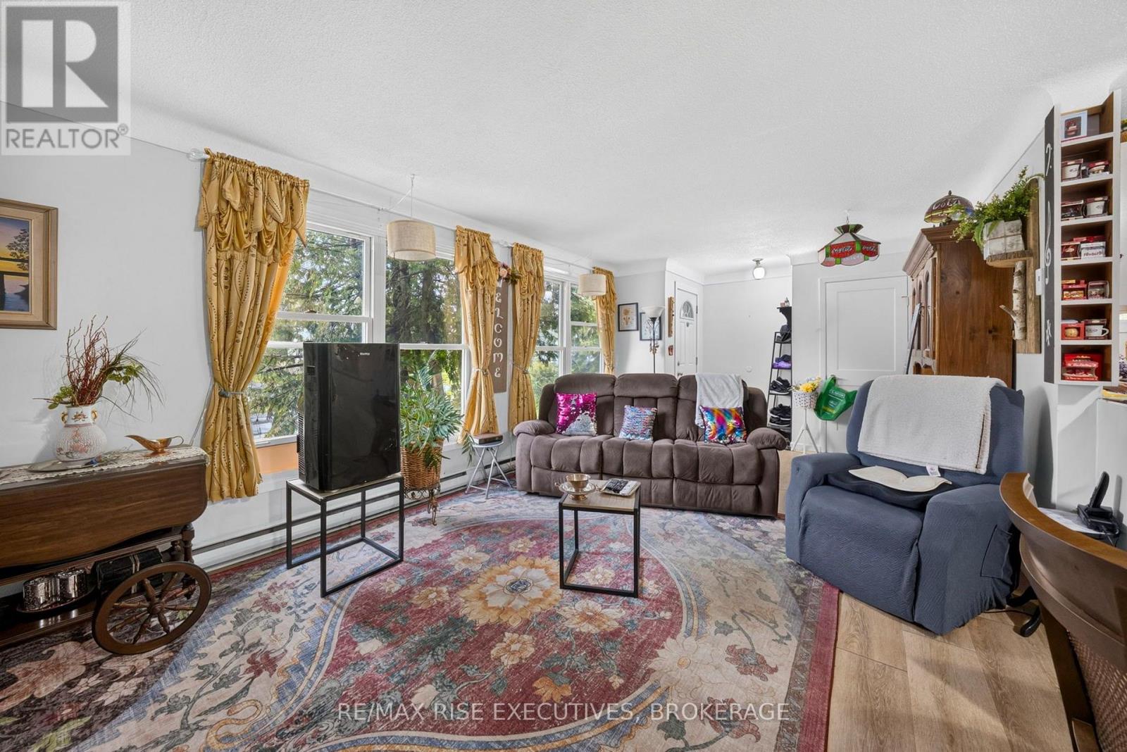 33 Montgomery Boulevard Property Photo 25