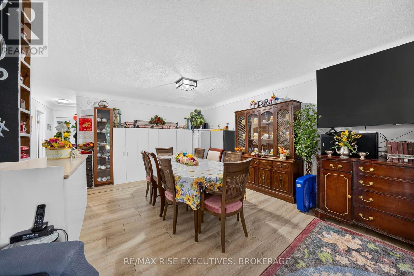 33 Montgomery Boulevard Property Photo 27