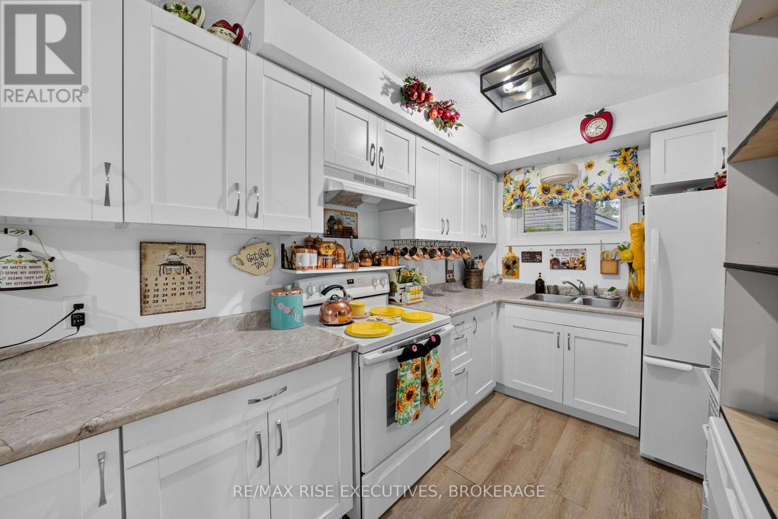 33 Montgomery Boulevard Property Photo 28
