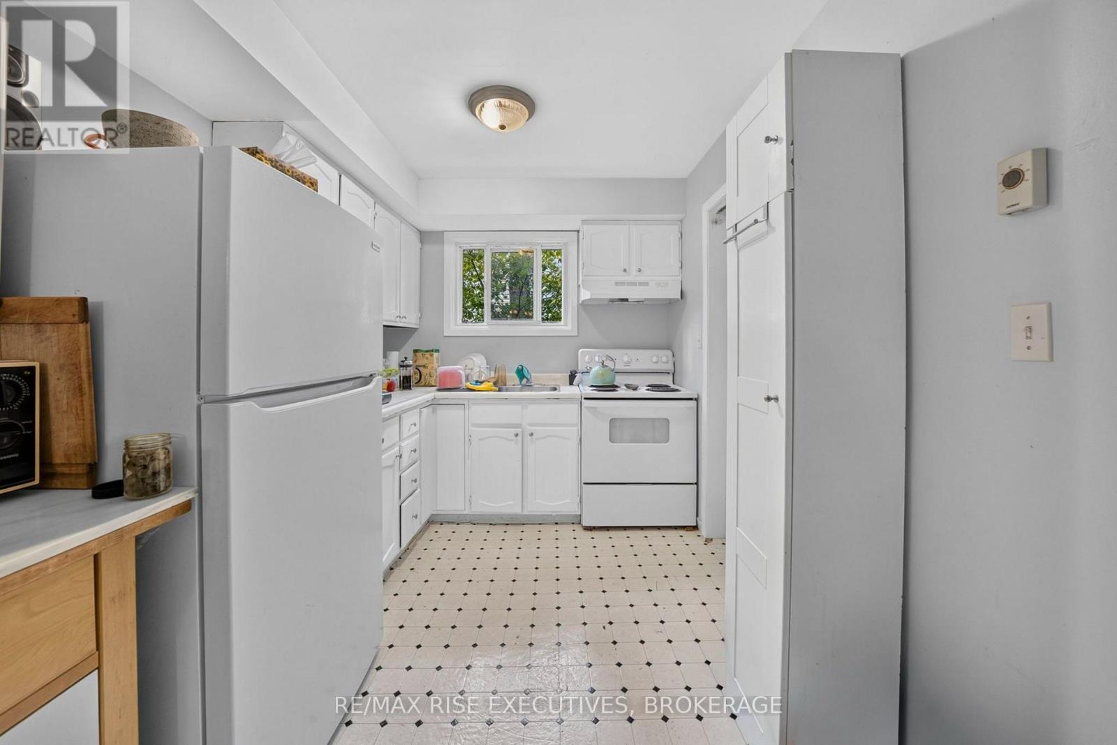 33 Montgomery Boulevard Property Photo 39
