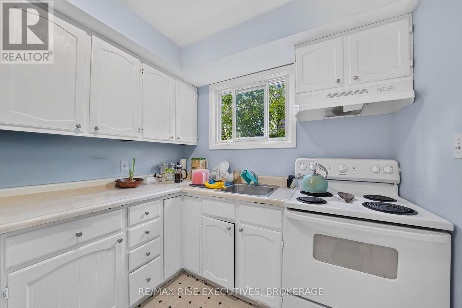33 Montgomery Boulevard Property Photo 40