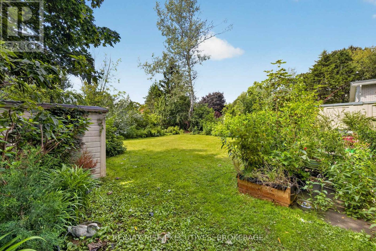 33 Montgomery Boulevard Property Photo 46