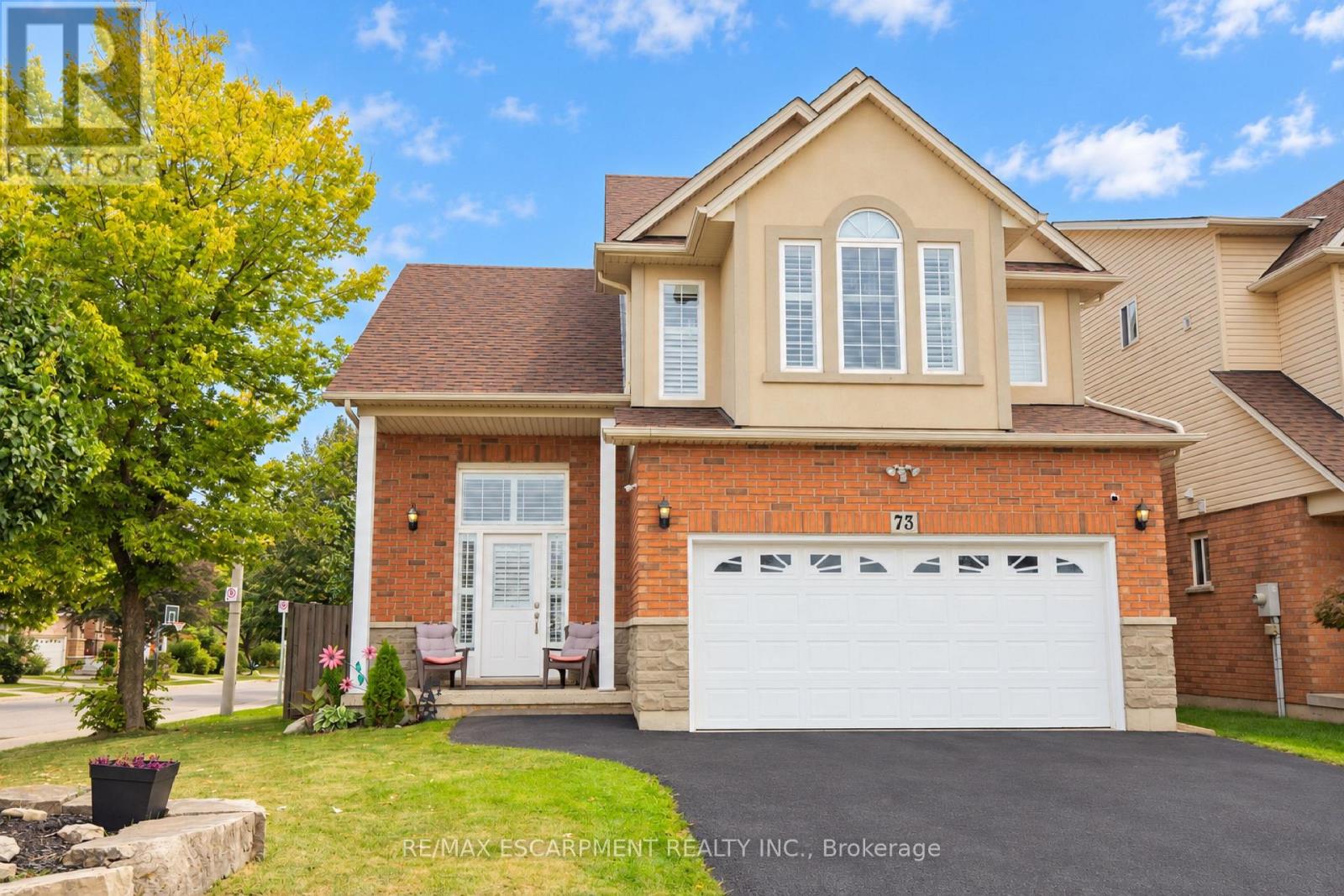 73 APPLEBLOSSOM DRIVE Property Photo 1