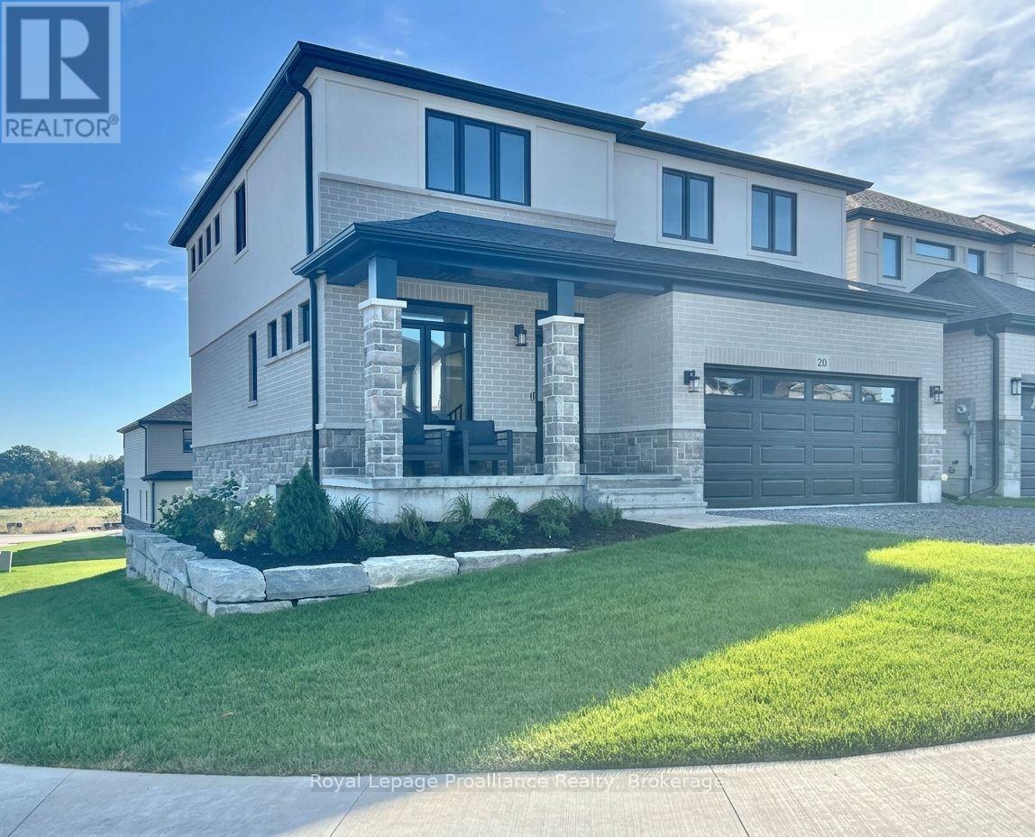 20 Peace River Street Property Photo 1