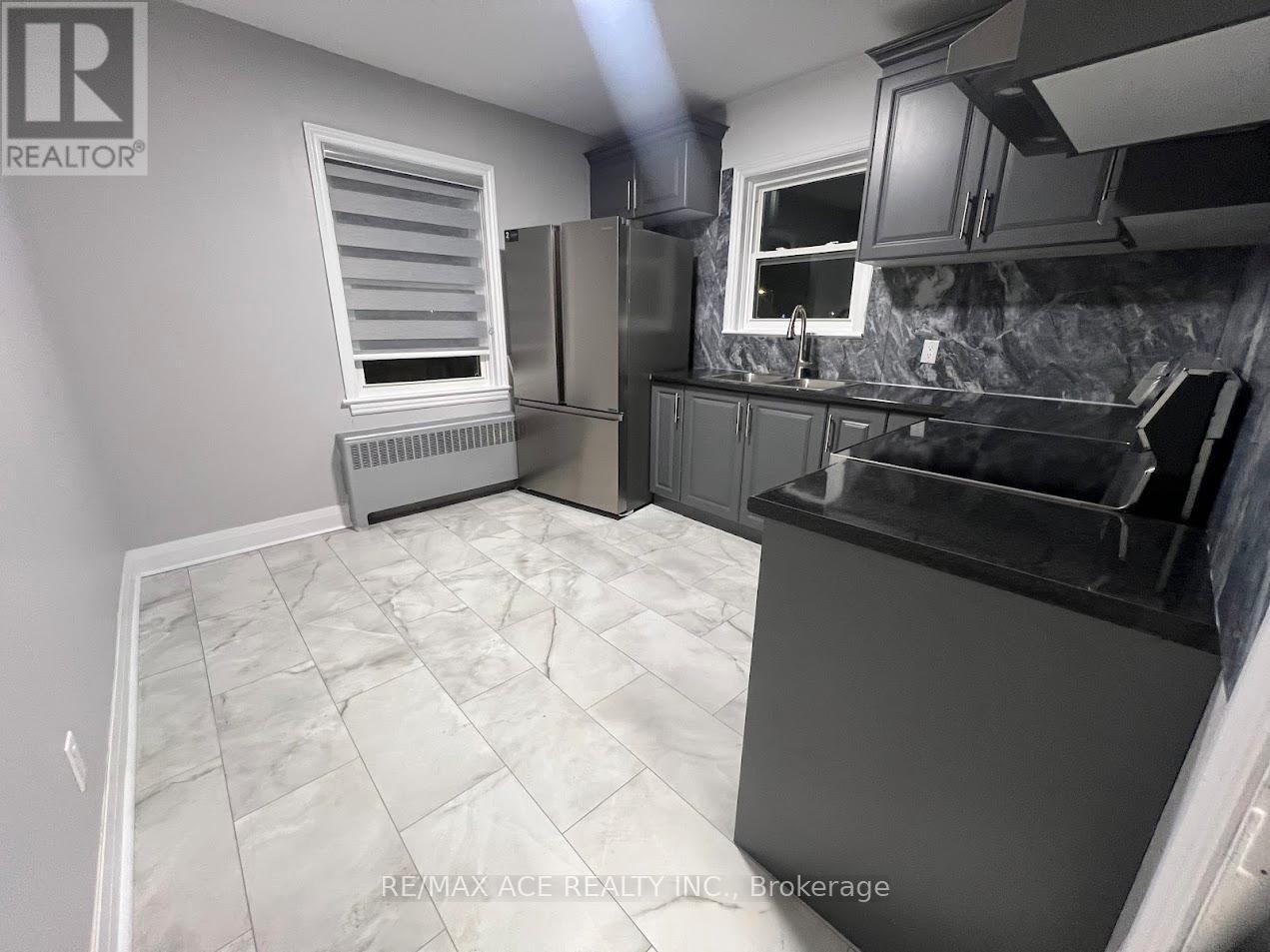 2 - 21 Towpath Road Property Photo 11