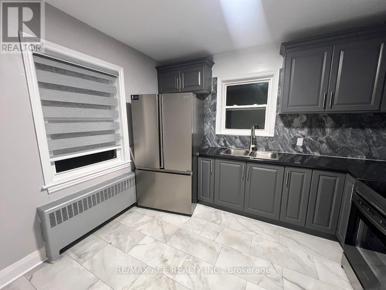 2 - 21 Towpath Road Property Photo 12