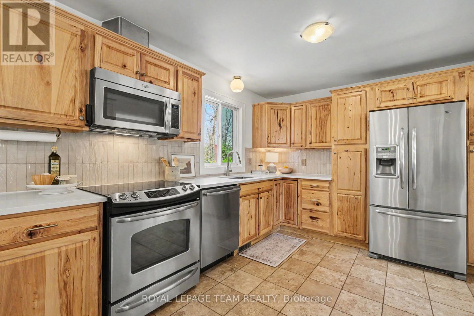 2495 River Road Property Photo 11