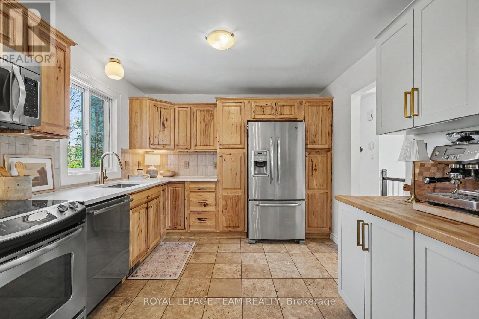 2495 River Road Property Photo 12