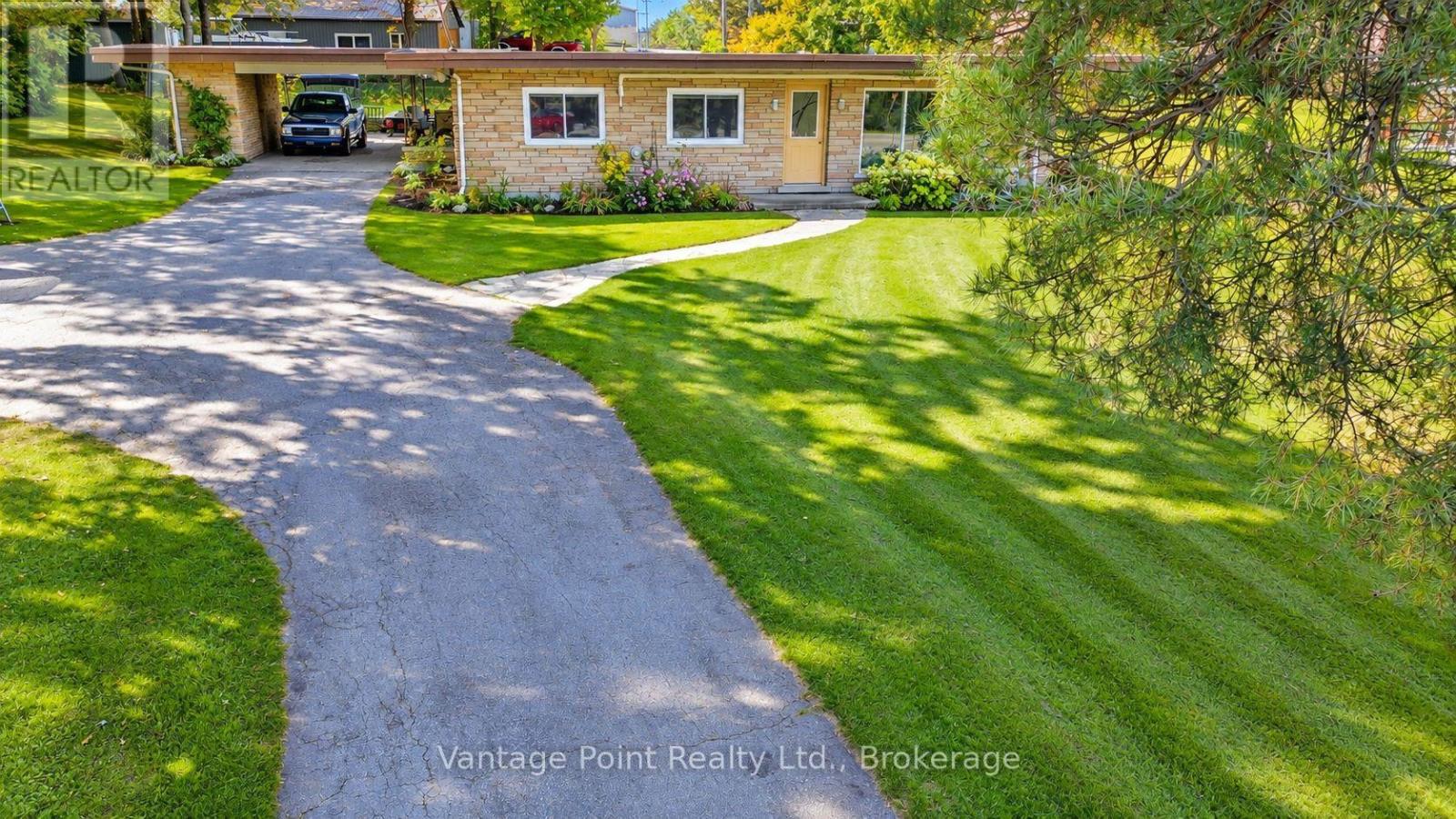 317048 6 & 10 Highway Property Photo 3