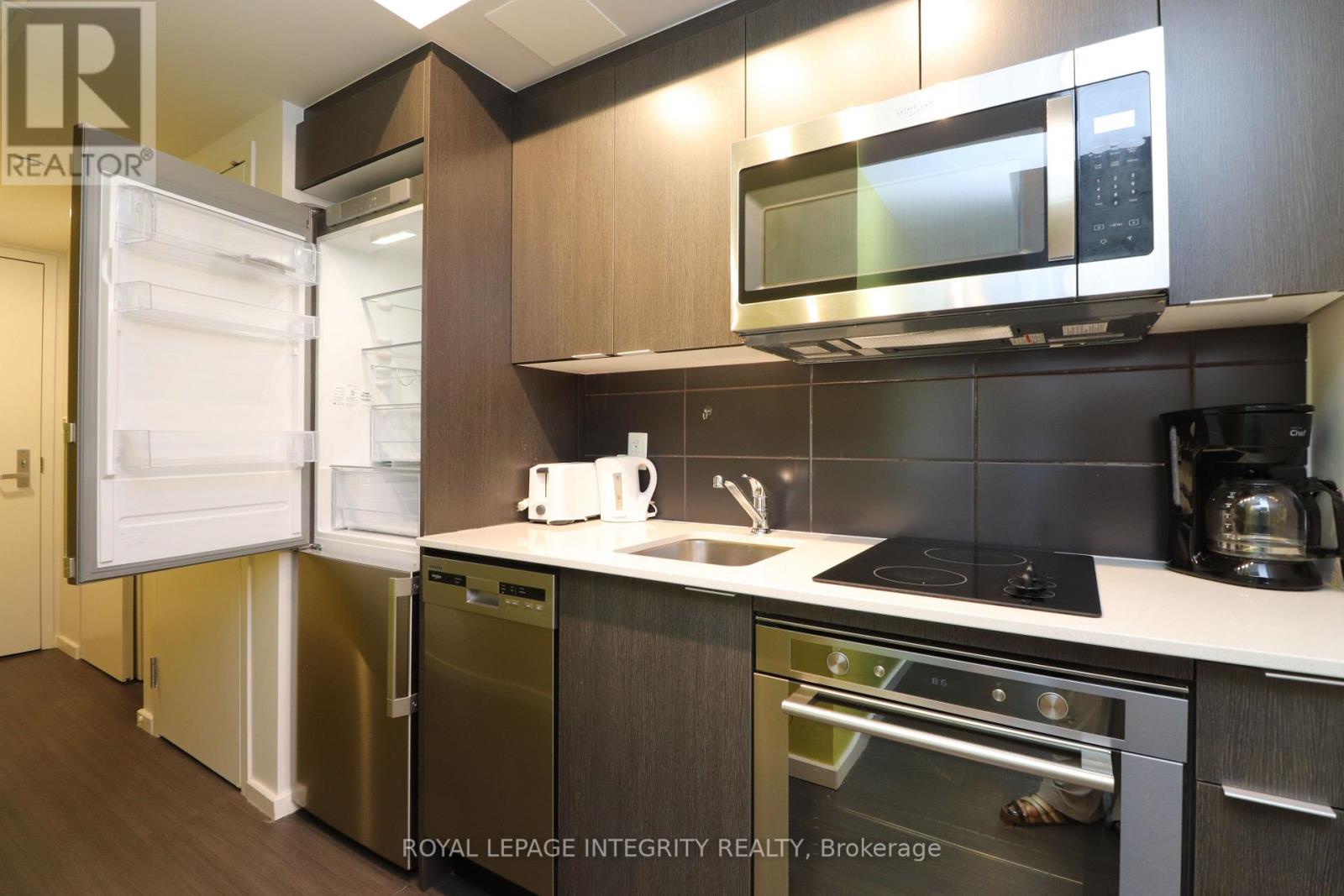2815 - 105 Champagne Avenue Property Photo 15