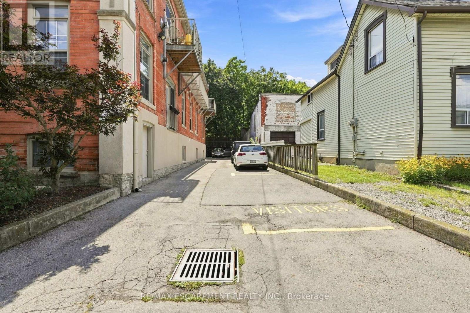202 - 54 Alanson Street Property Photo 4