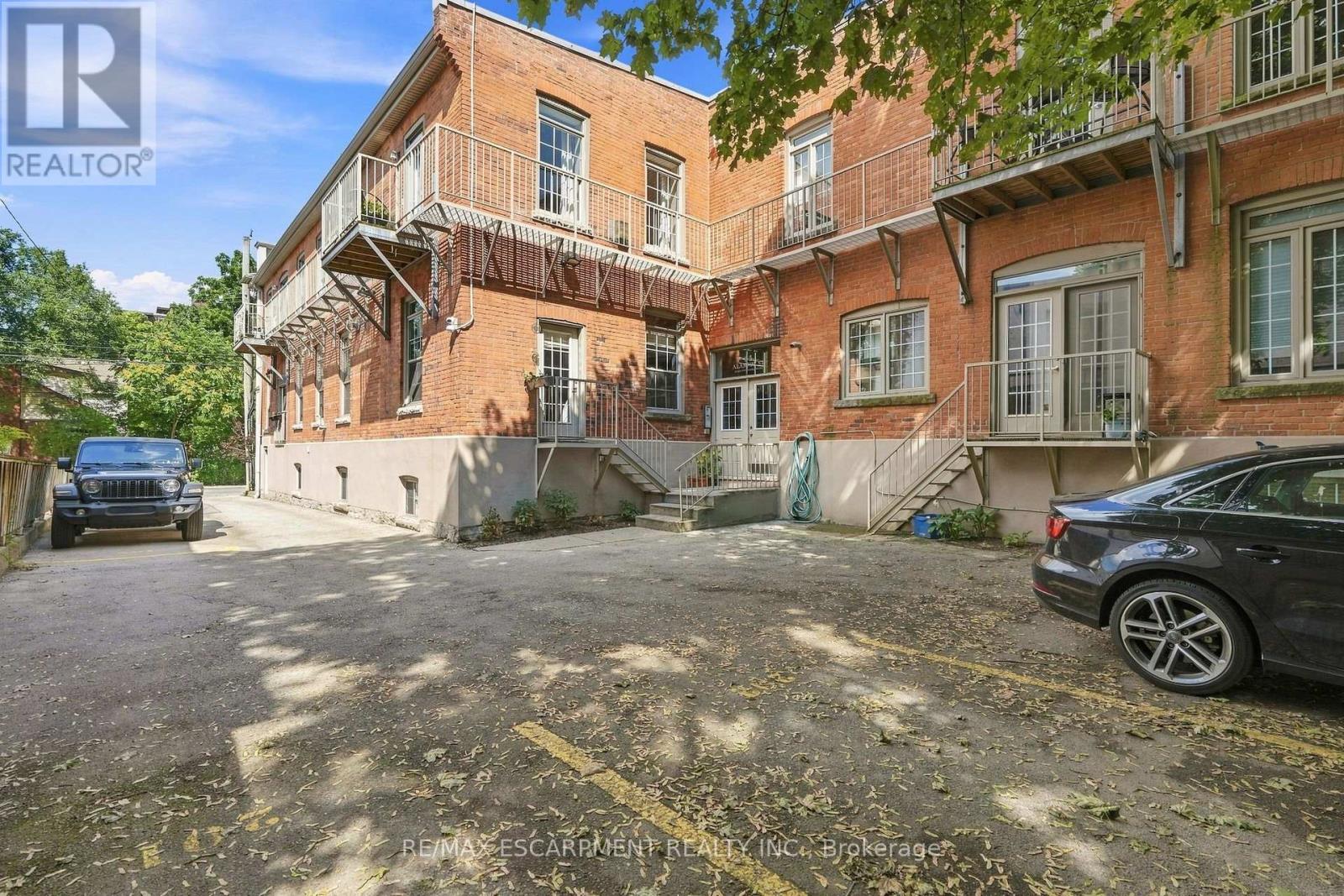 202 - 54 Alanson Street Property Photo 5