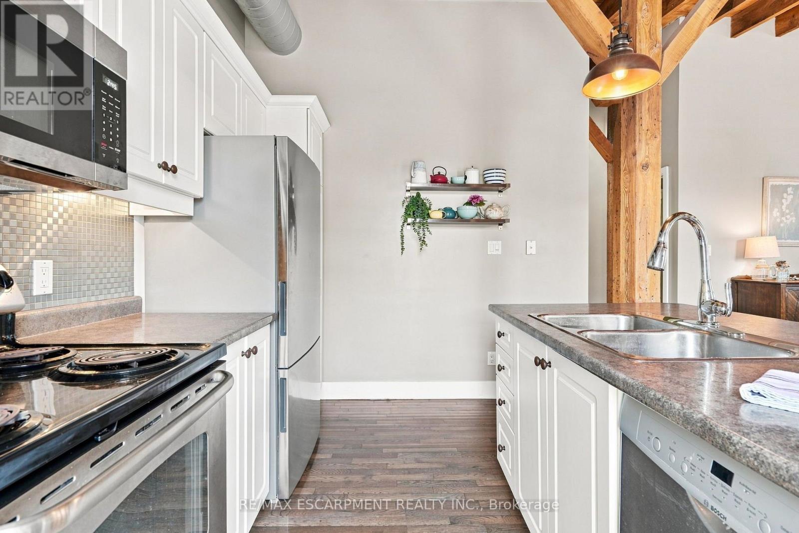 202 - 54 Alanson Street Property Photo 15