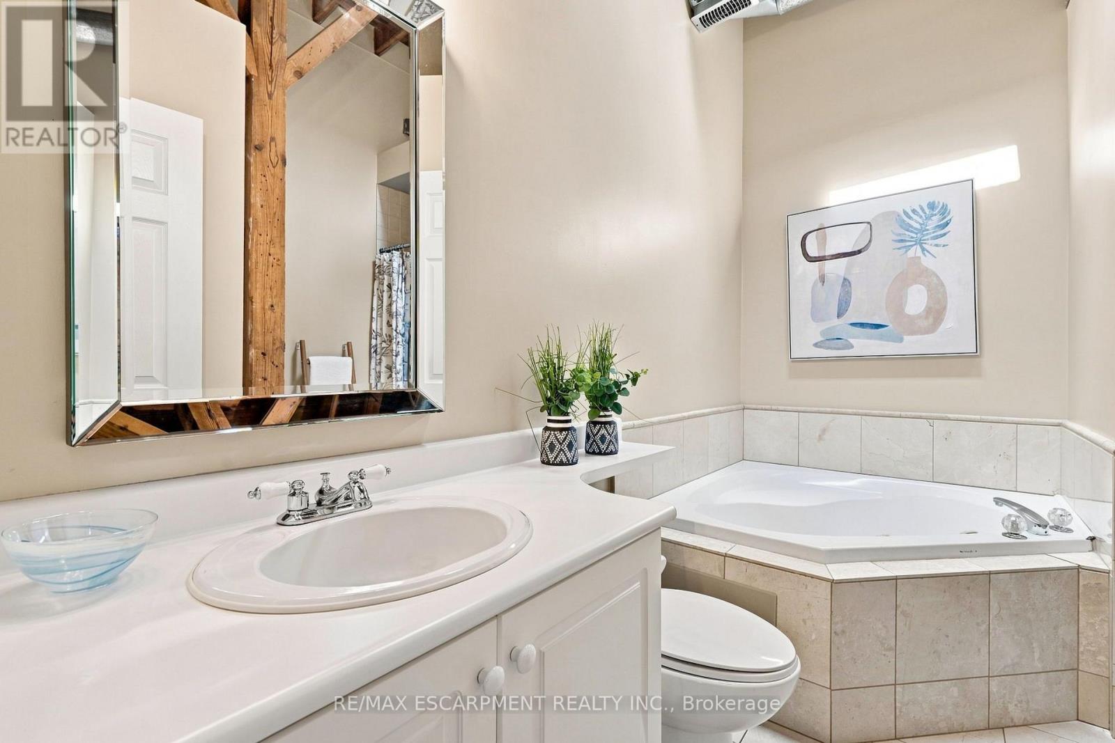 202 - 54 Alanson Street Property Photo 20