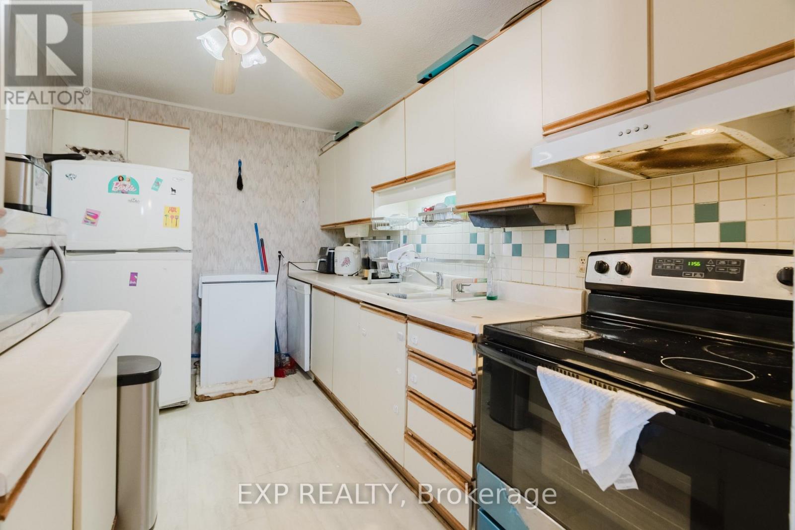 404 - 665 Bathgate Drive Property Photo 9