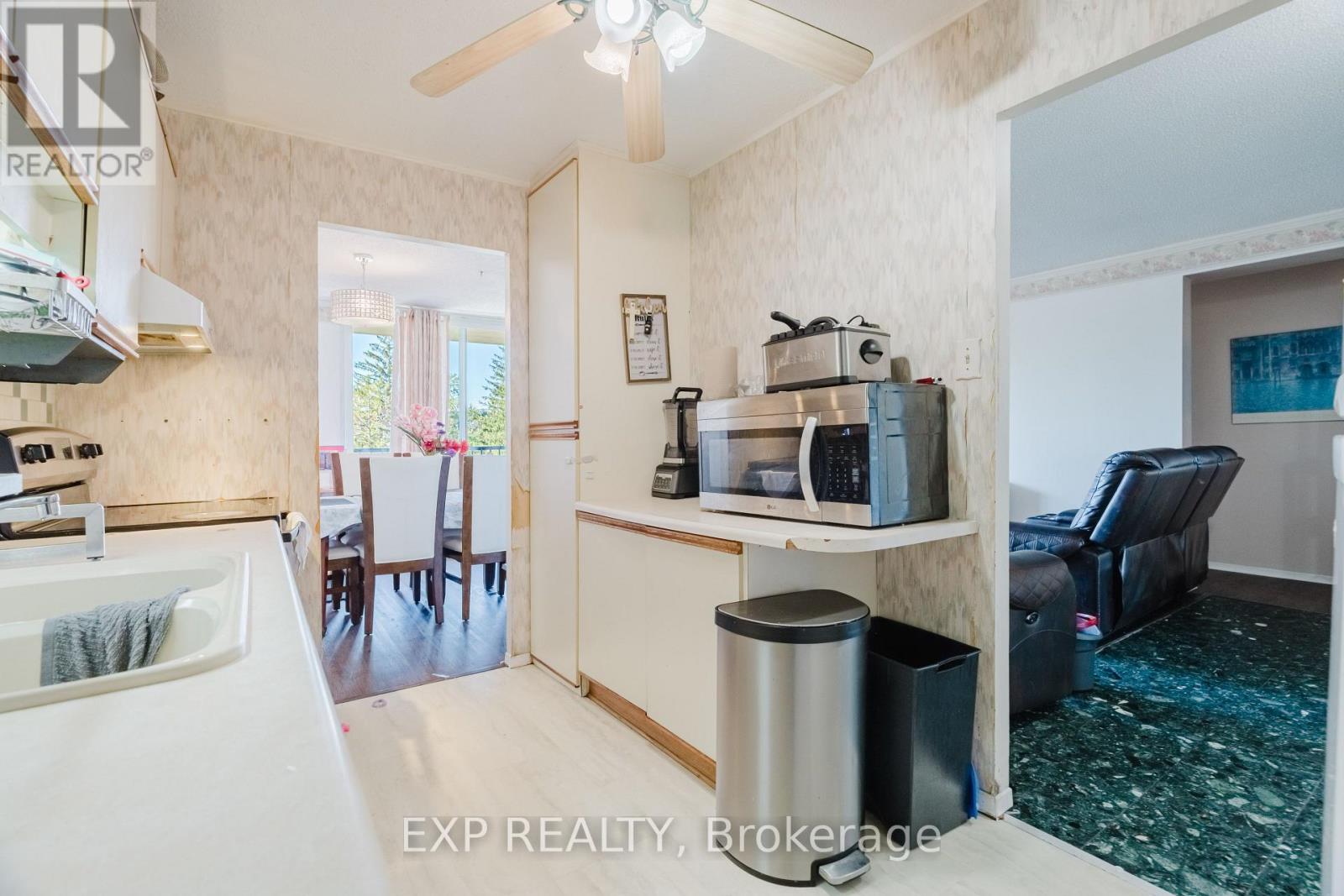 404 - 665 Bathgate Drive Property Photo 11