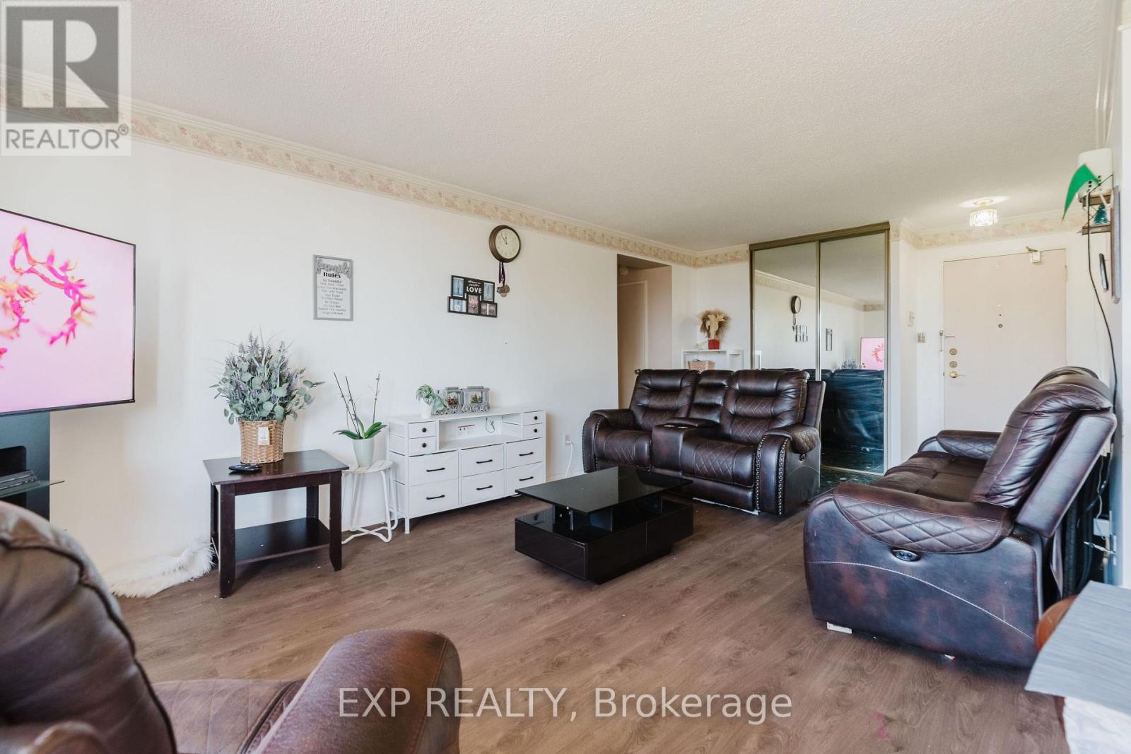 404 - 665 Bathgate Drive Property Photo 14