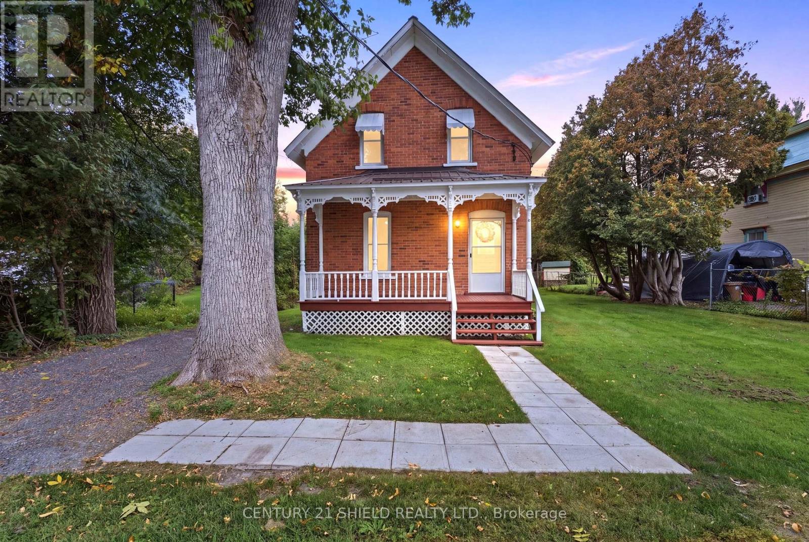 13 Oak Street Property Photo 1