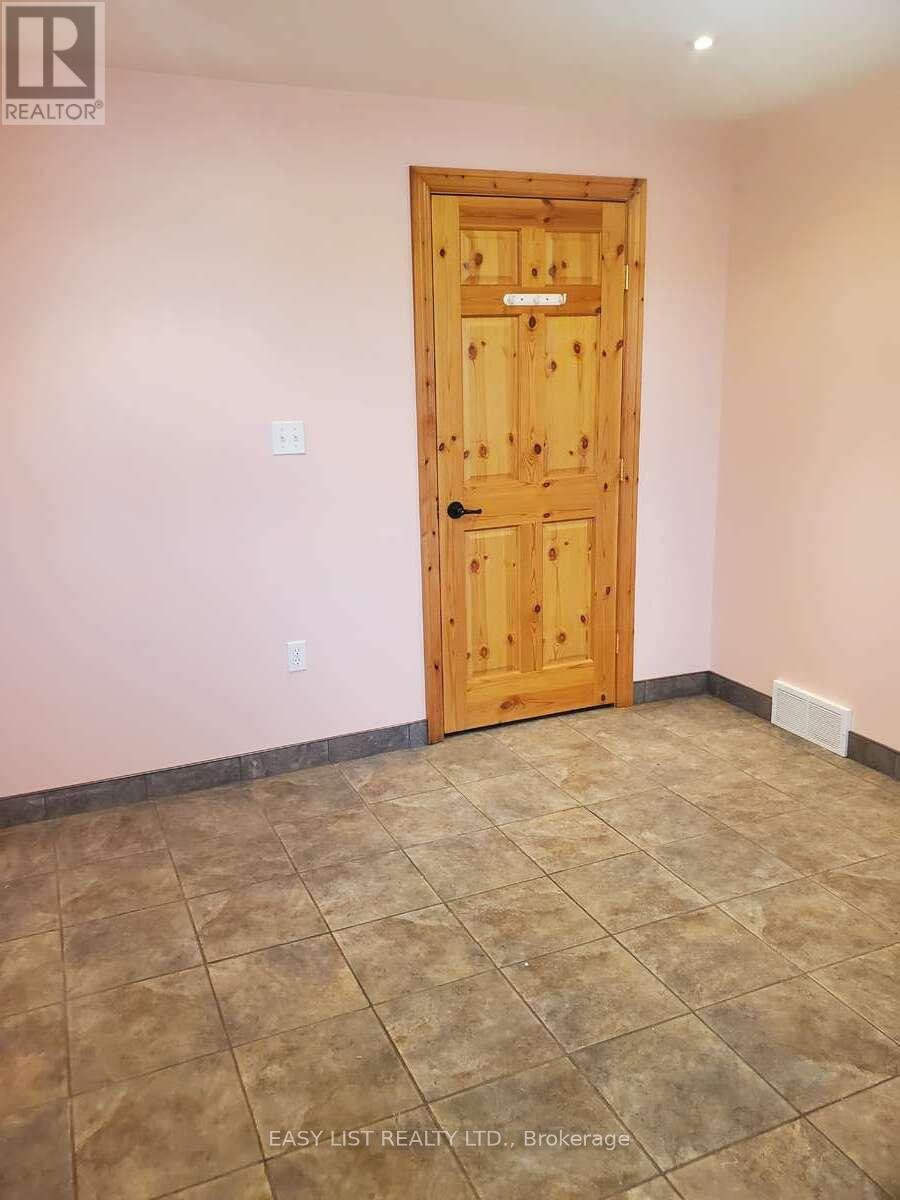 477 Hwy 586 Property Photo 32