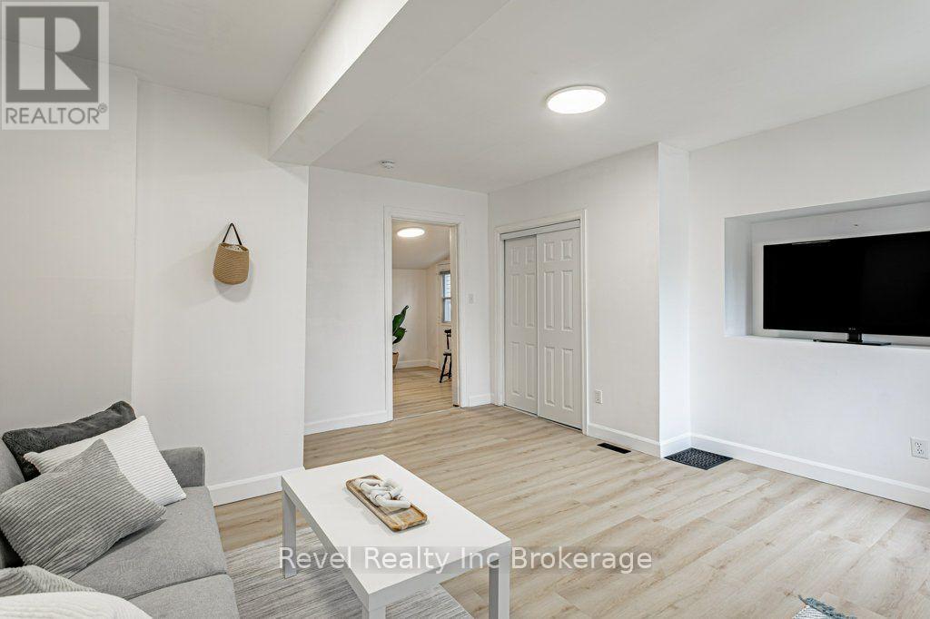 17 Dover Street Property Photo 5
