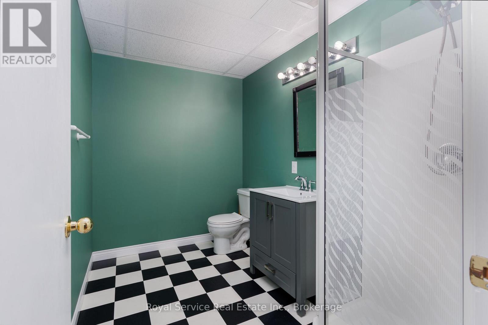 6 Clifton Road Property Photo 30