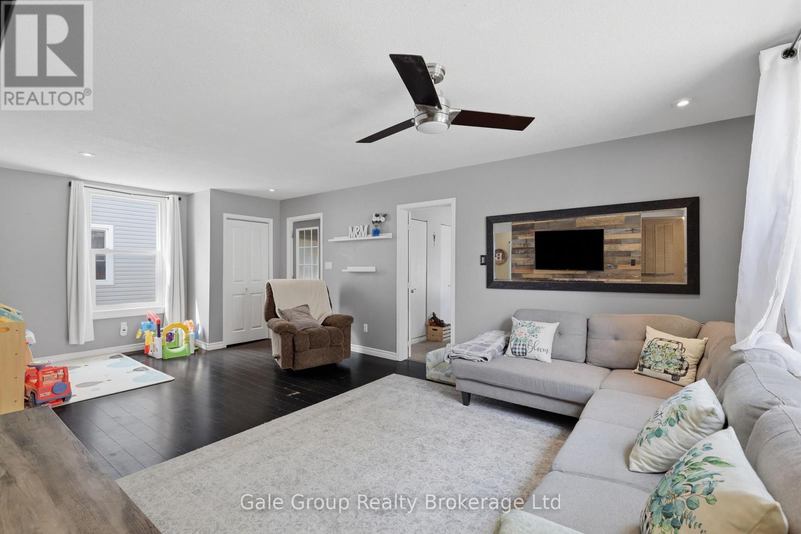 32 West Avenue W Property Photo 6