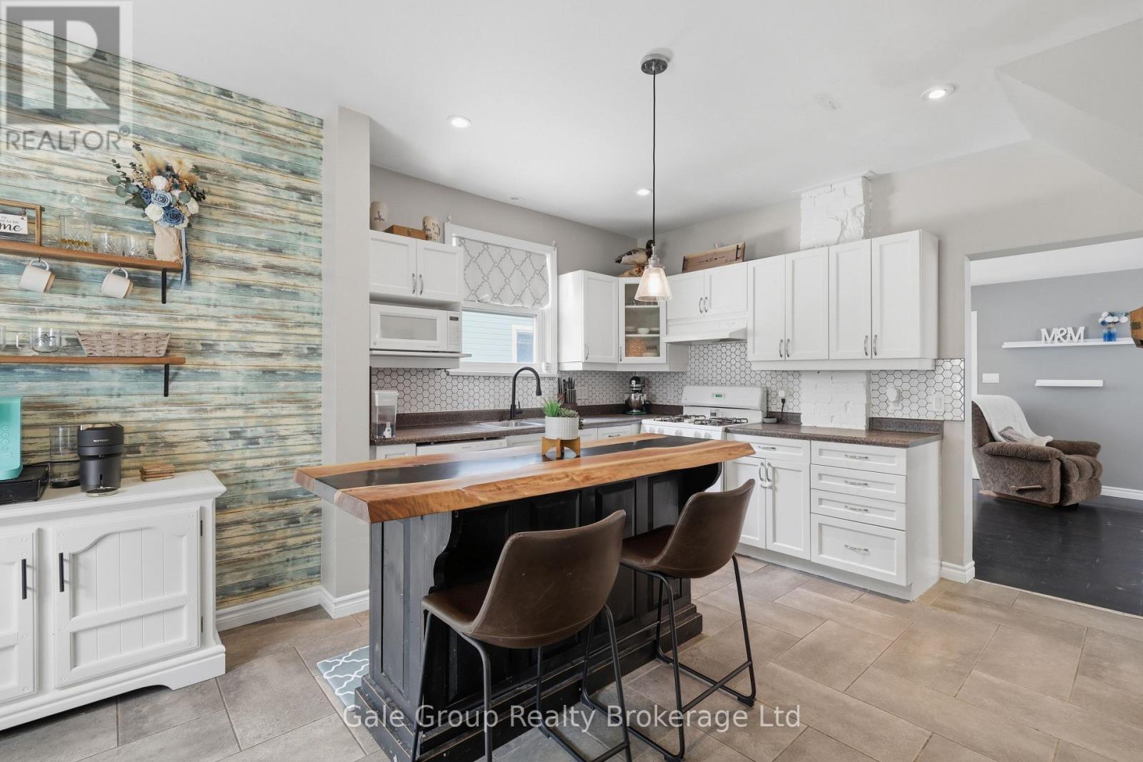 32 West Avenue W Property Photo 17