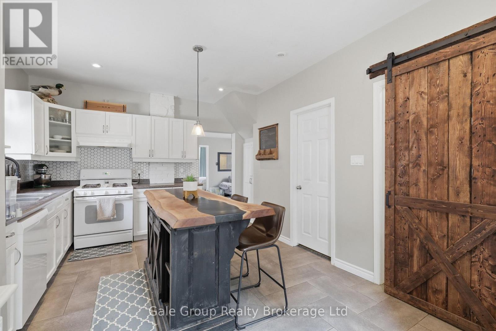 32 West Avenue W Property Photo 19