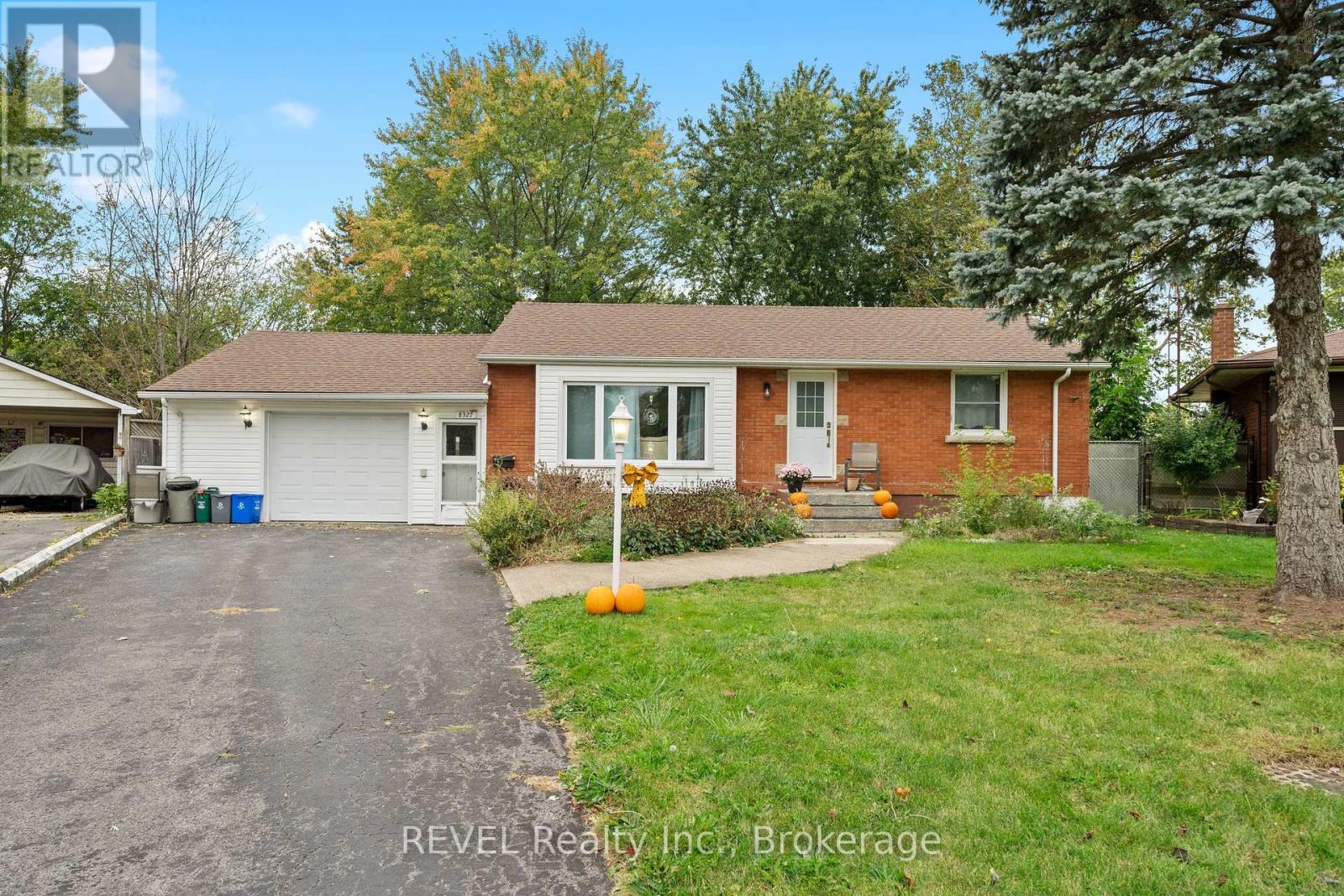 Upper Unit - 8327 Parkway Drive Property Photo 1