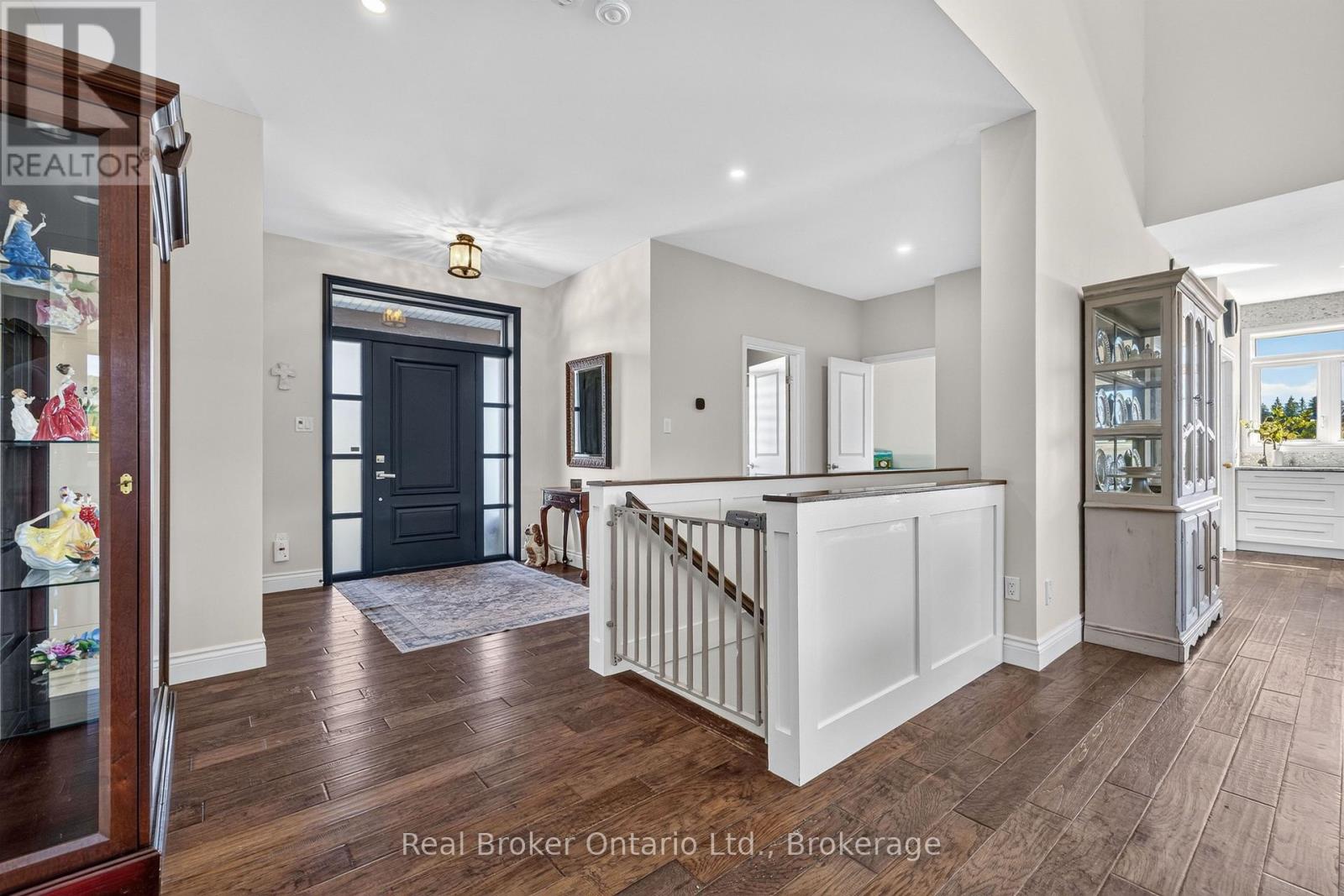 5954 Sixth Line Property Photo 5