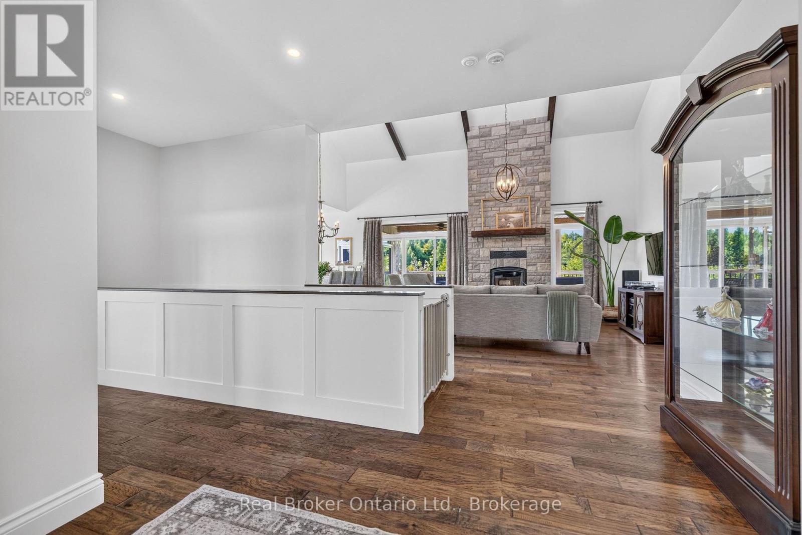 5954 Sixth Line Property Photo 6
