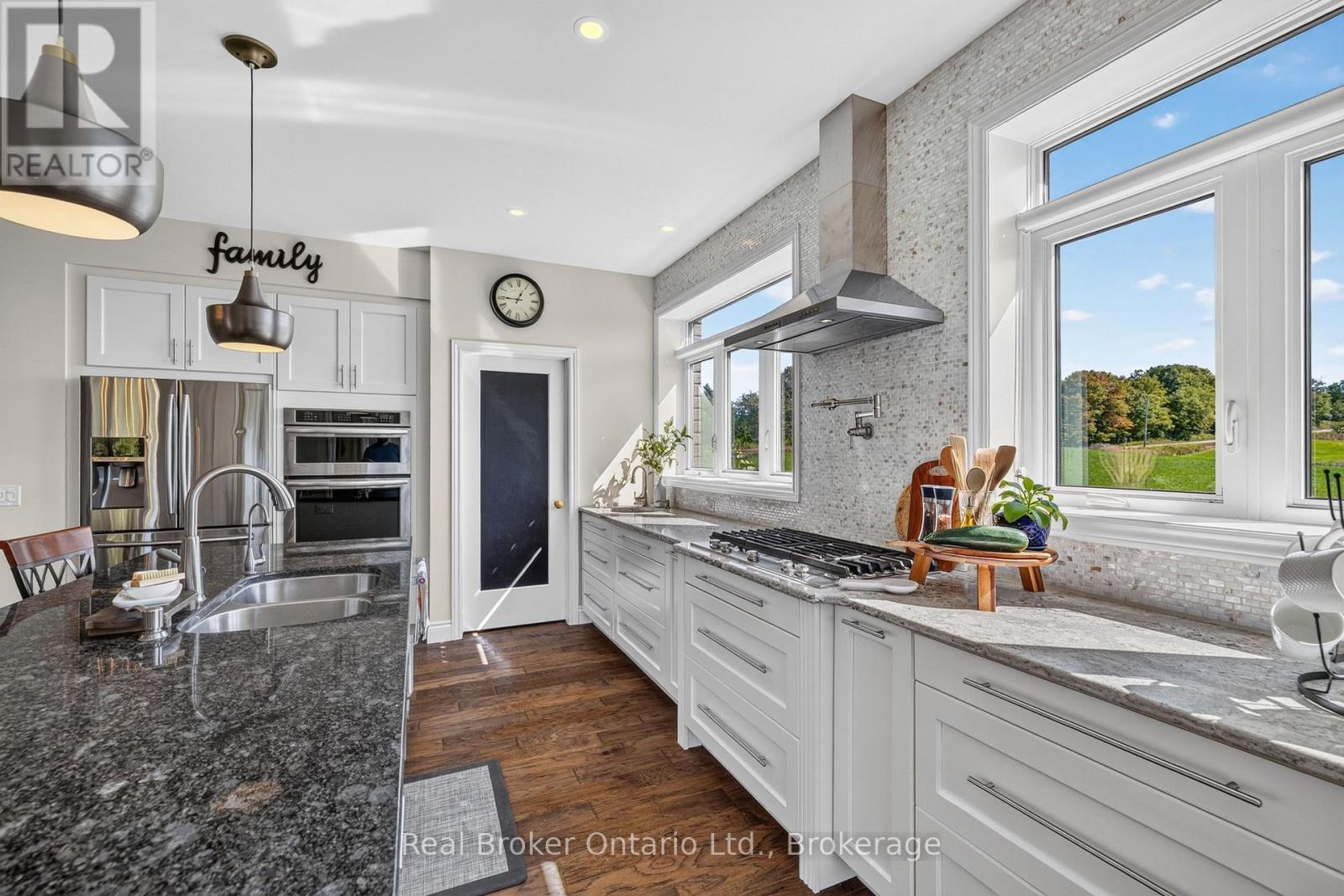 5954 Sixth Line Property Photo 14